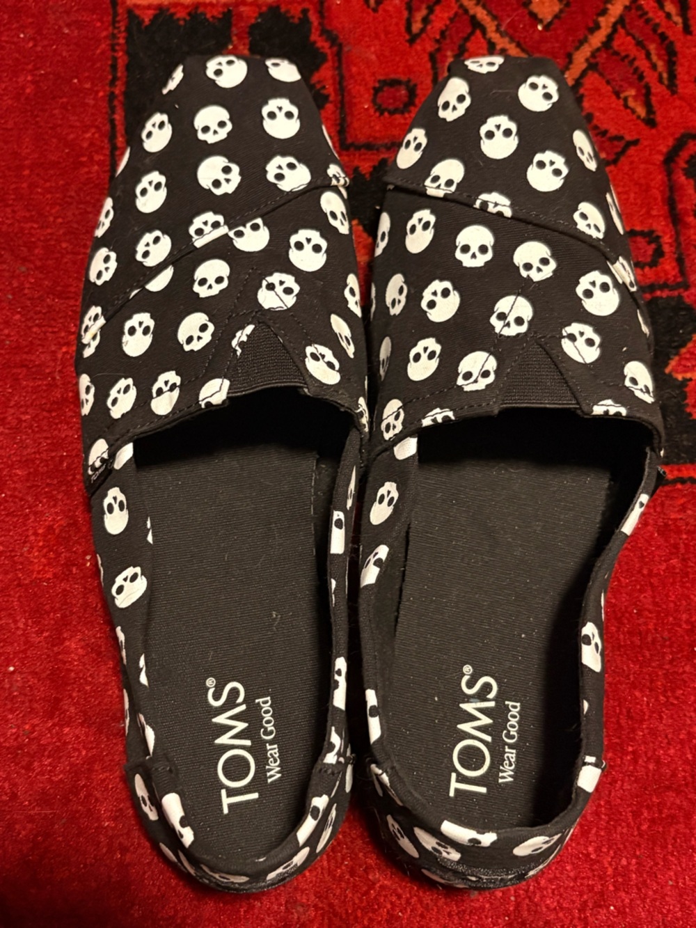 Women’s TOMS Black & White Skull Print Sneakers, Size 9